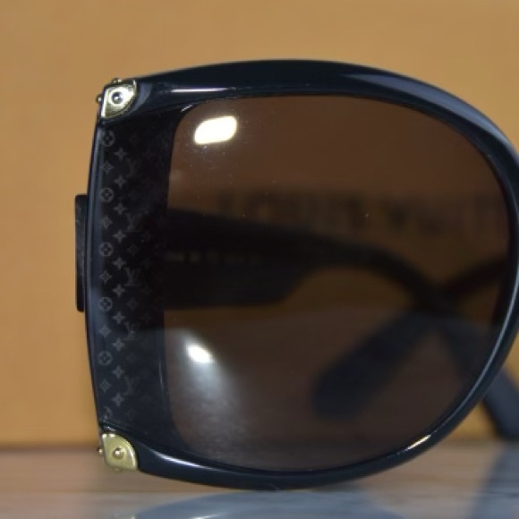 Made for Love ❤️ Louis Vuitton 💯authentic sunglasses - Picture 10 of 12